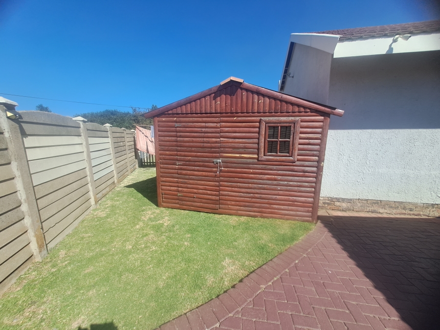 4 Bedroom Property for Sale in Rothdene Gauteng