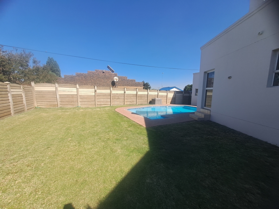 4 Bedroom Property for Sale in Rothdene Gauteng