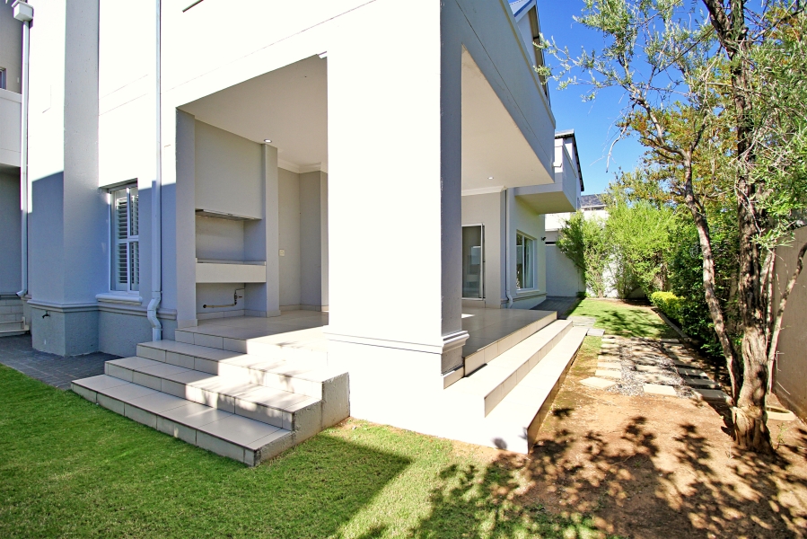 4 Bedroom Property for Sale in Waterfall Country Village Gauteng