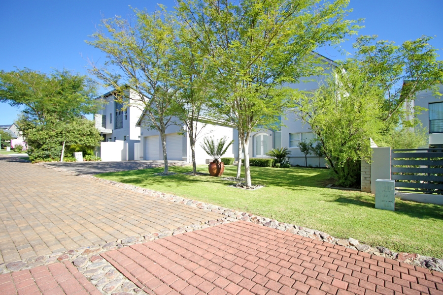 4 Bedroom Property for Sale in Waterfall Country Village Gauteng