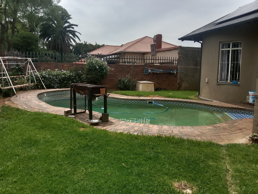 8 Bedroom Property for Sale in Plantation Gauteng