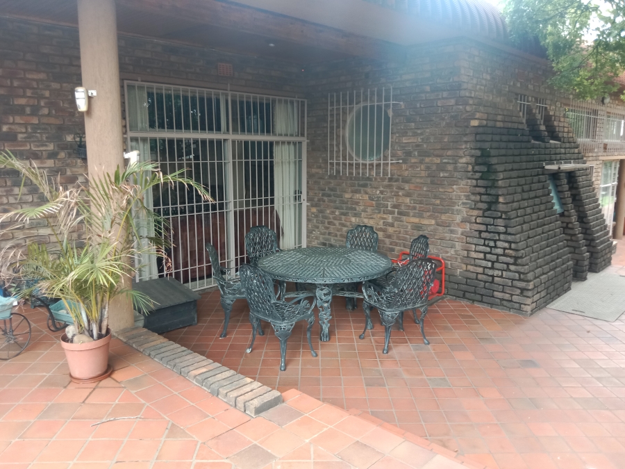 5 Bedroom Property for Sale in Westdene Gauteng