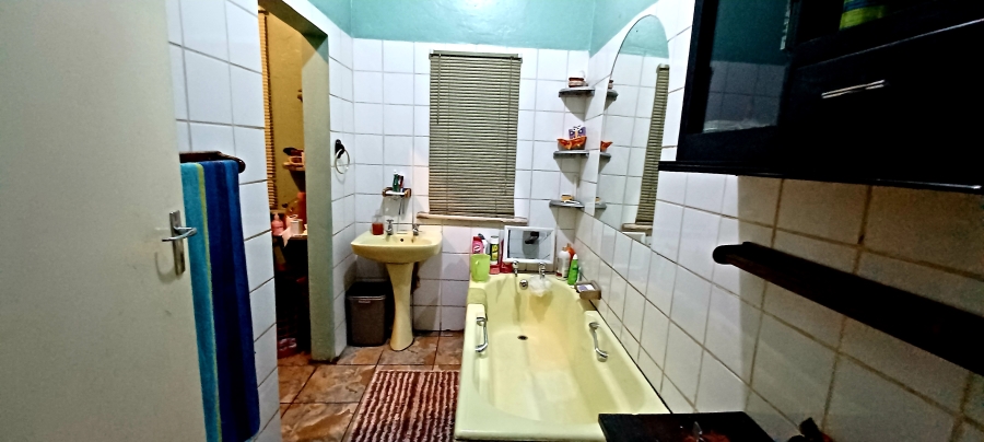 5 Bedroom Property for Sale in Brakpan Central Gauteng