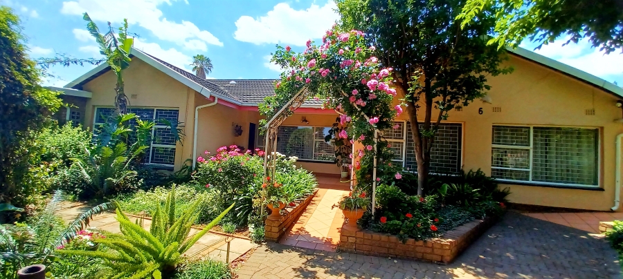 4 Bedroom Property for Sale in Kenleaf Gauteng