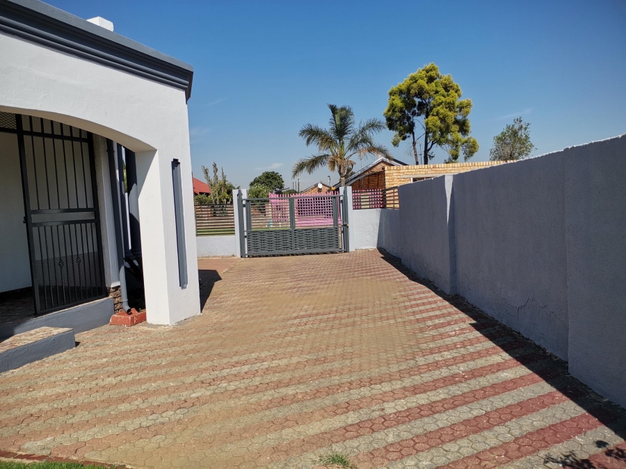 3 Bedroom Property for Sale in Geluksdal Gauteng