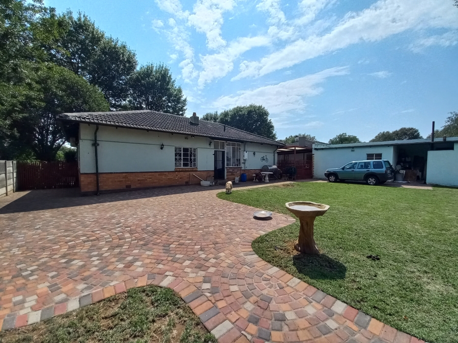 3 Bedroom Property for Sale in Selection Park Gauteng