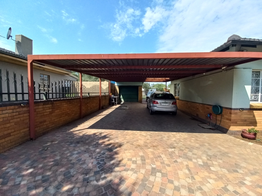 3 Bedroom Property for Sale in Selection Park Gauteng