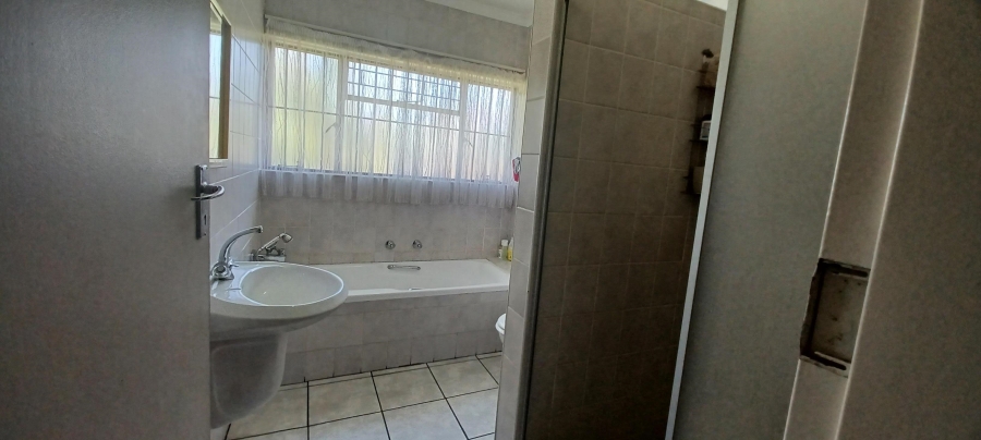 5 Bedroom Property for Sale in Dal Fouche Gauteng