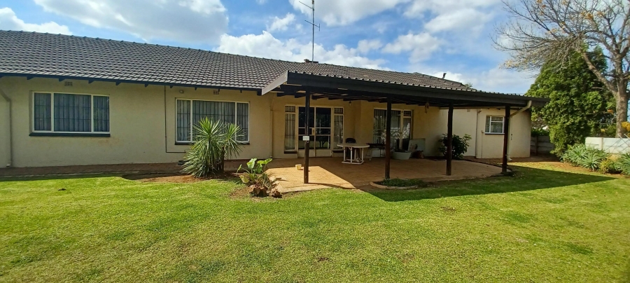 5 Bedroom Property for Sale in Dal Fouche Gauteng