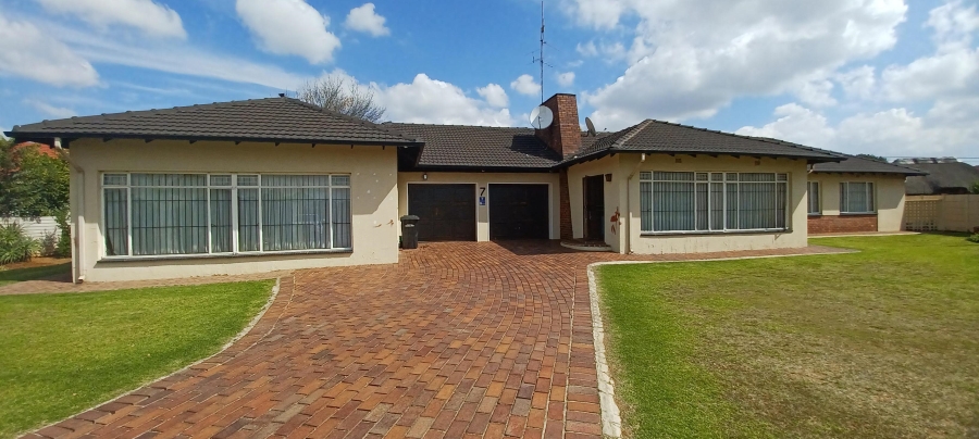 5 Bedroom Property for Sale in Dal Fouche Gauteng