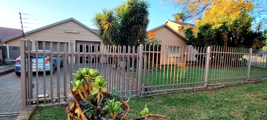 4 Bedroom Property for Sale in Dal Fouche Gauteng