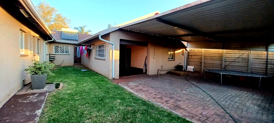 4 Bedroom Property for Sale in Dal Fouche Gauteng