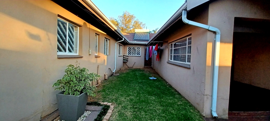 4 Bedroom Property for Sale in Dal Fouche Gauteng