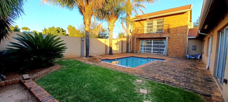 4 Bedroom Property for Sale in Dal Fouche Gauteng