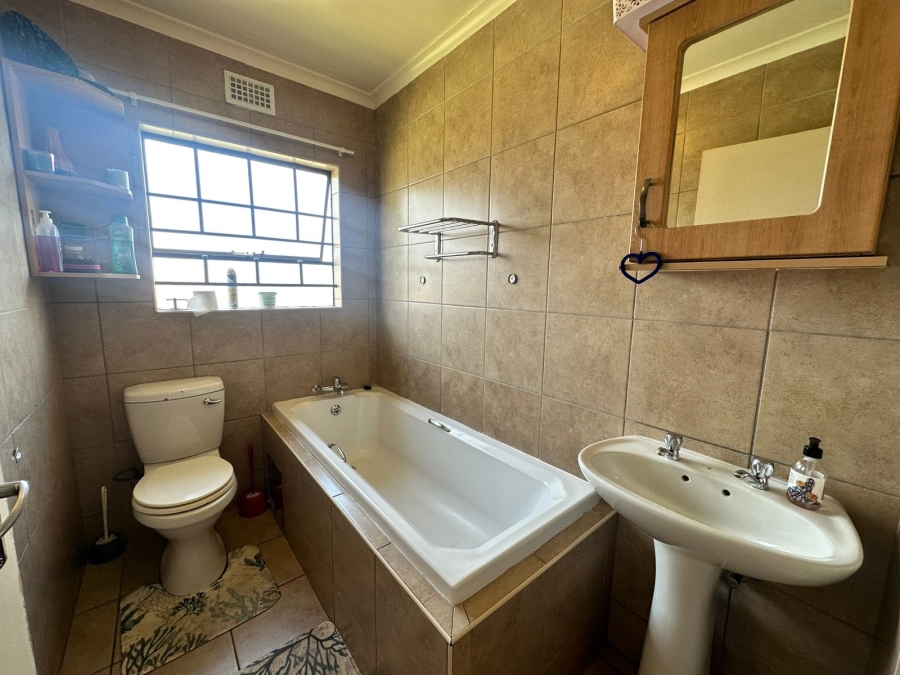 3 Bedroom Property for Sale in Thatch Hill Estate Gauteng