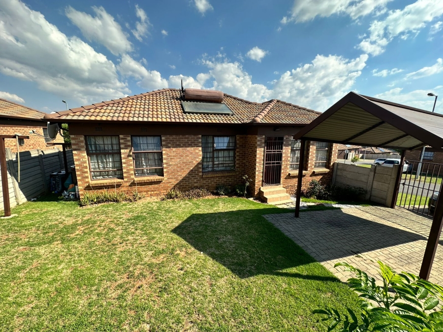 3 Bedroom Property for Sale in Thatch Hill Estate Gauteng