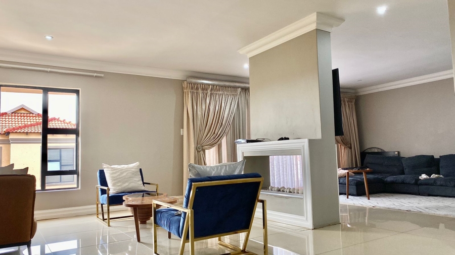 6 Bedroom Property for Sale in Monavoni Gauteng