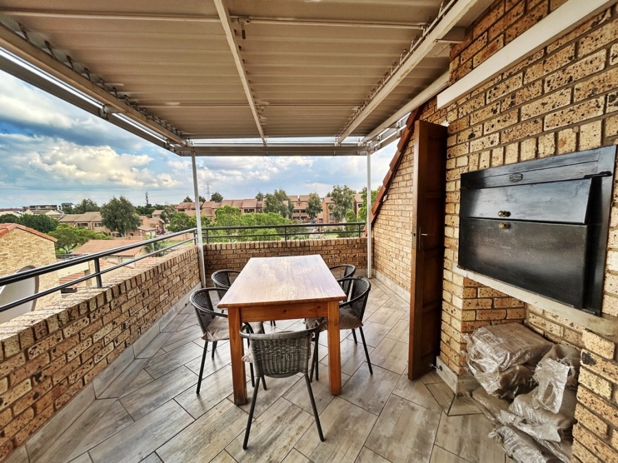 1 Bedroom Property for Sale in Eco Park Gauteng