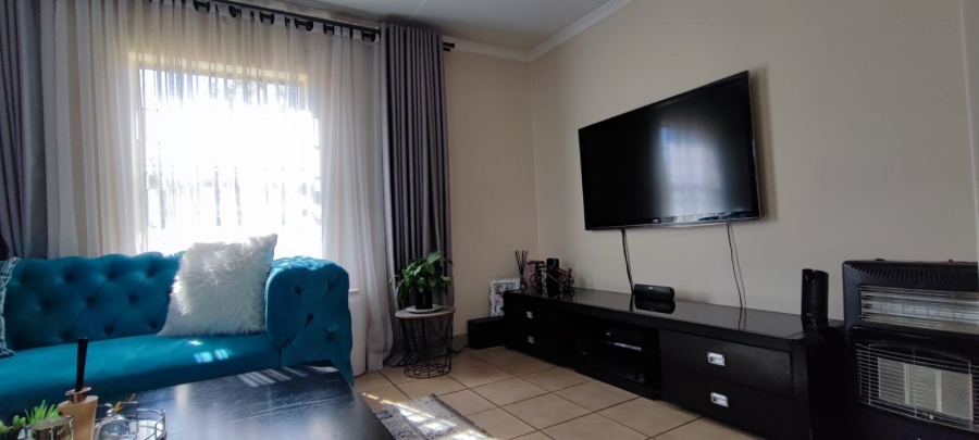 2 Bedroom Property for Sale in Thatch Hill Estate Gauteng