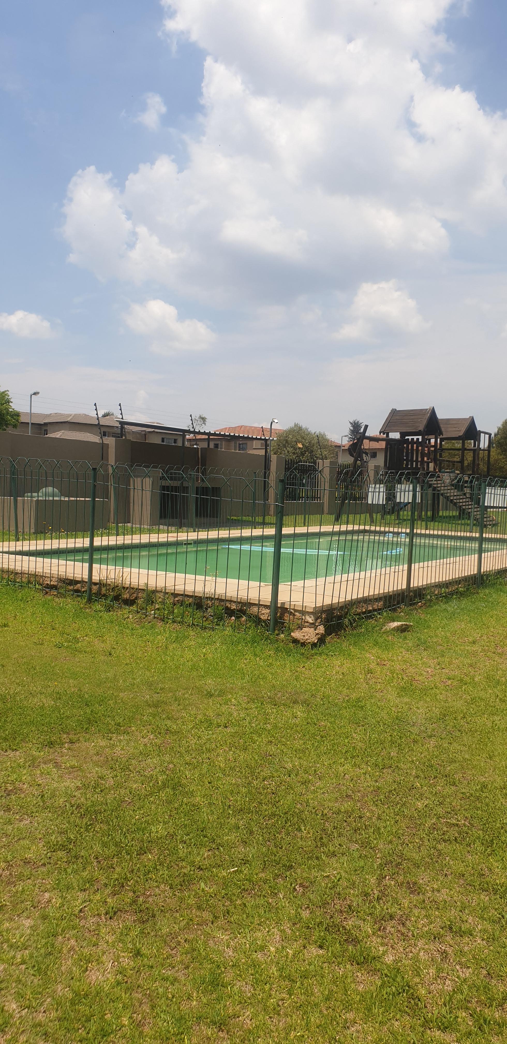 2 Bedroom Property for Sale in Helderwyk Gauteng