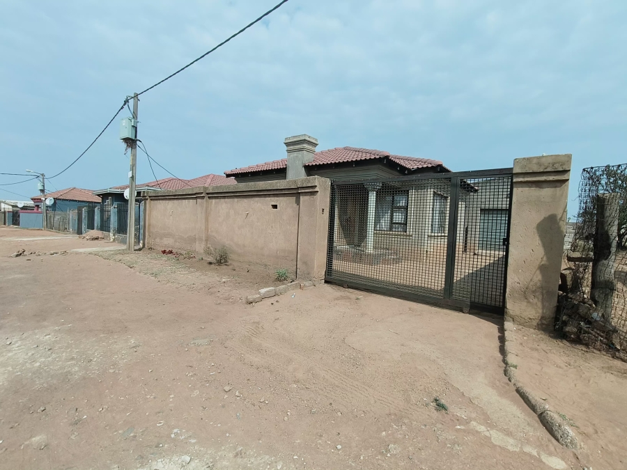 2 Bedroom Property for Sale in Tshepisong Gauteng