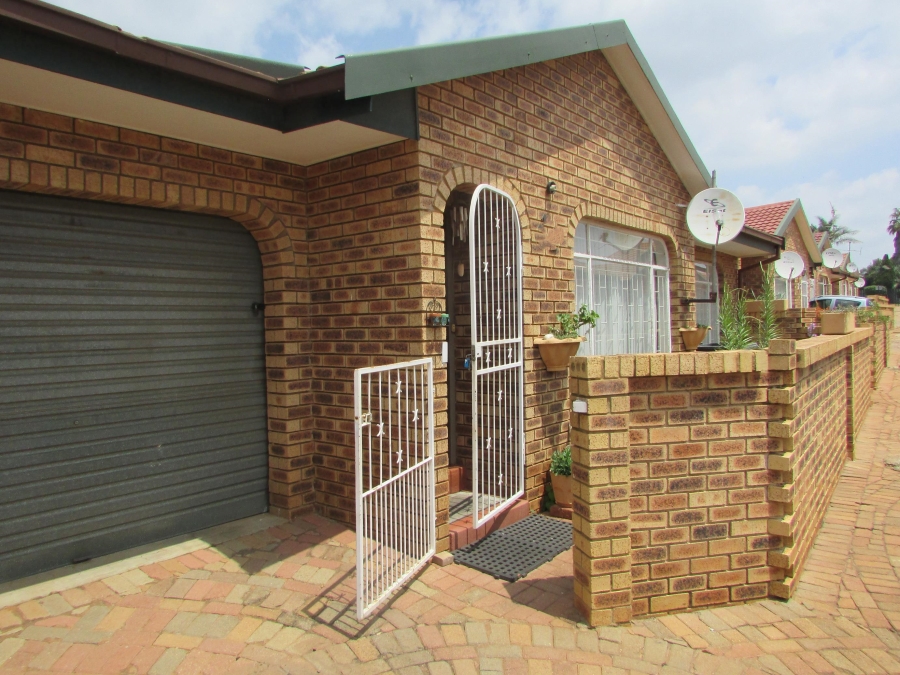 2 Bedroom Property for Sale in Randpoort Gauteng