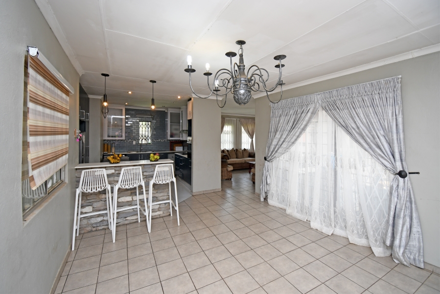 4 Bedroom Property for Sale in Bloubosrand Gauteng