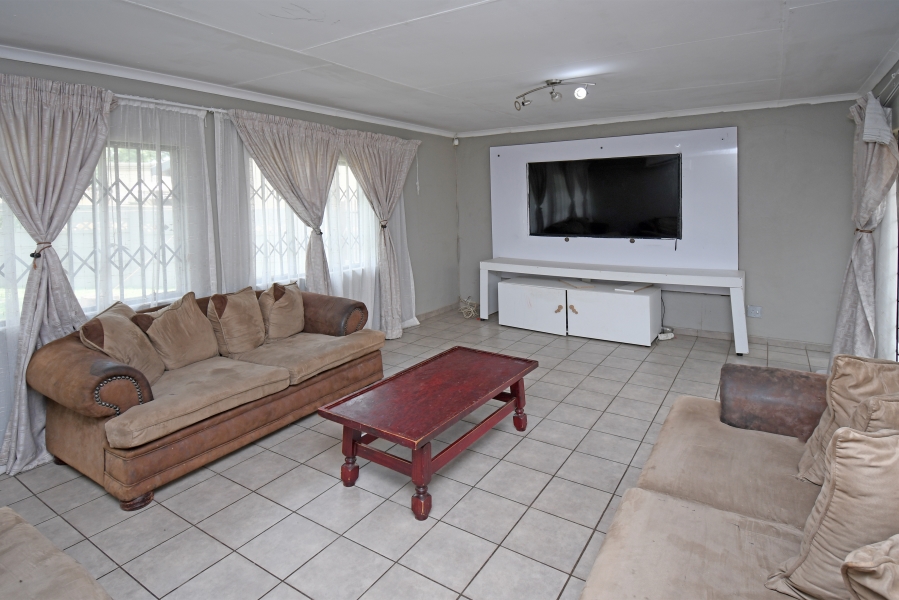 4 Bedroom Property for Sale in Bloubosrand Gauteng