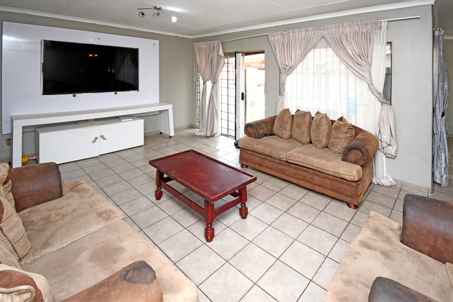 4 Bedroom Property for Sale in Bloubosrand Gauteng