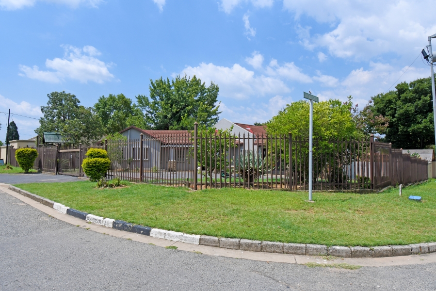 4 Bedroom Property for Sale in Bloubosrand Gauteng