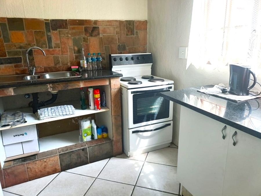 To Let 1 Bedroom Property for Rent in Linden Gauteng