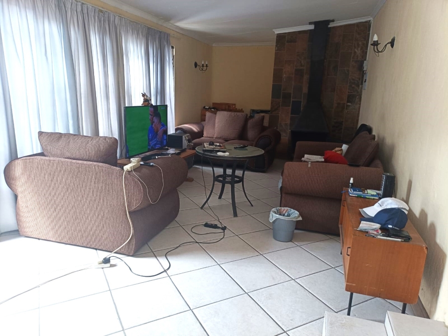 To Let 1 Bedroom Property for Rent in Linden Gauteng