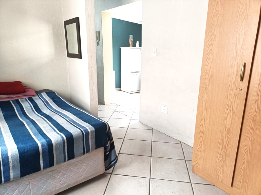 To Let 1 Bedroom Property for Rent in Linden Gauteng