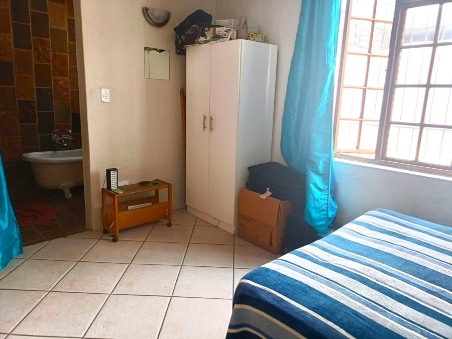 To Let 1 Bedroom Property for Rent in Linden Gauteng