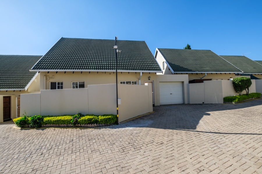 3 Bedroom Property for Sale in Sonneglans Gauteng