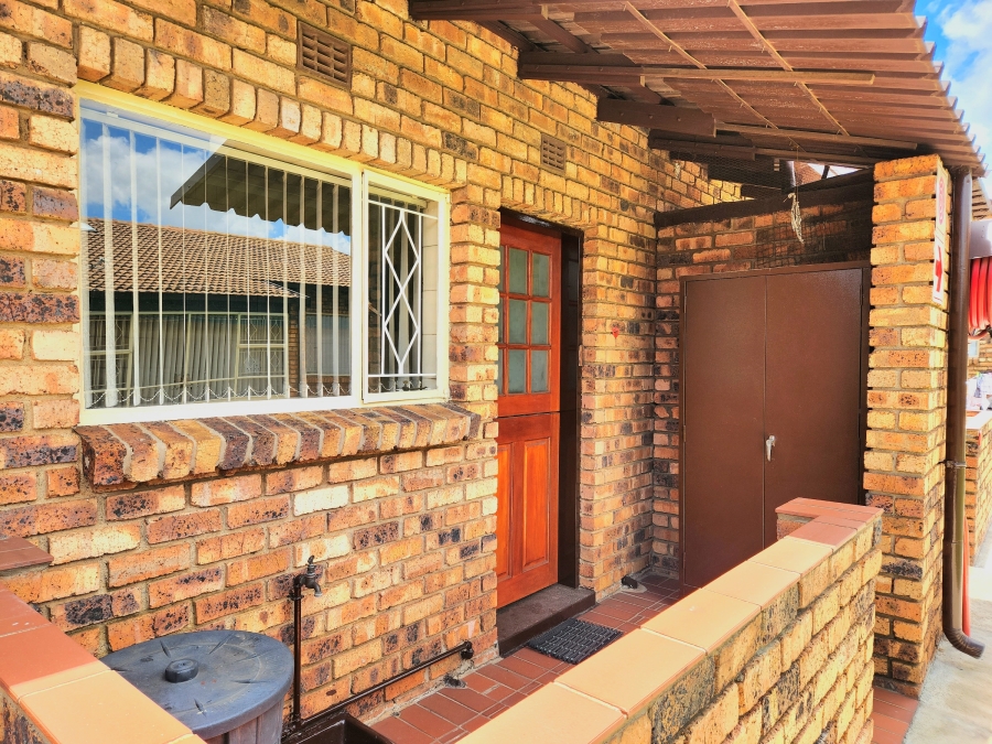 2 Bedroom Property for Sale in Florida Glen Gauteng