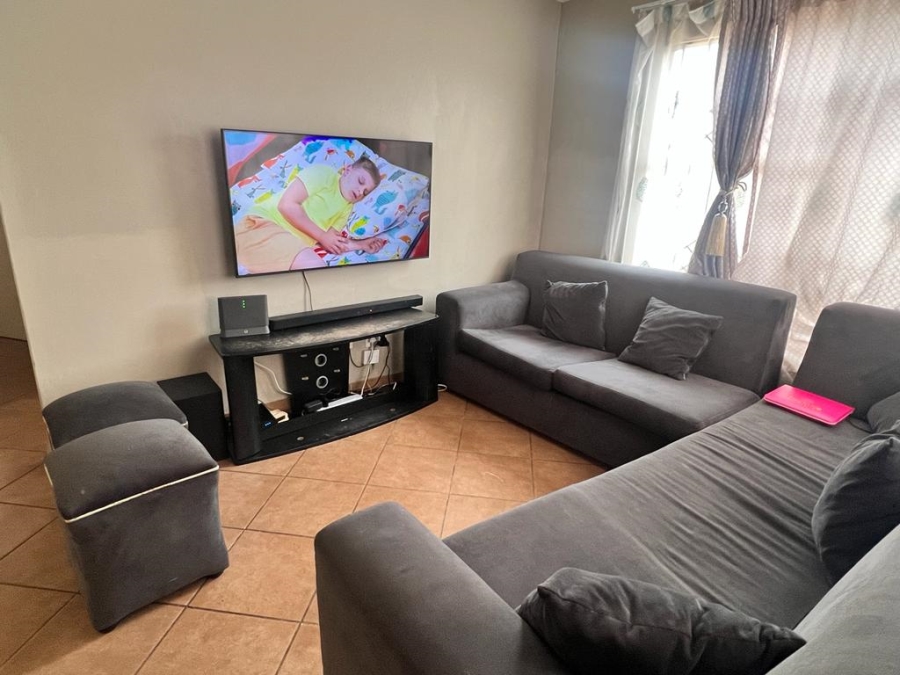 2 Bedroom Property for Sale in Witpoortjie Gauteng
