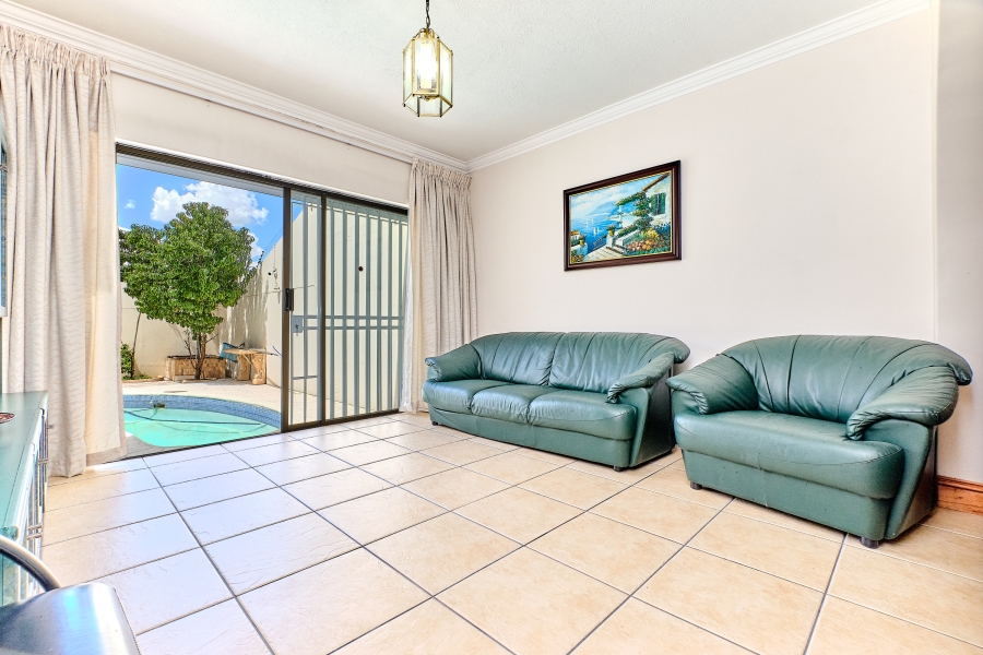 To Let 4 Bedroom Property for Rent in Sandown Gauteng