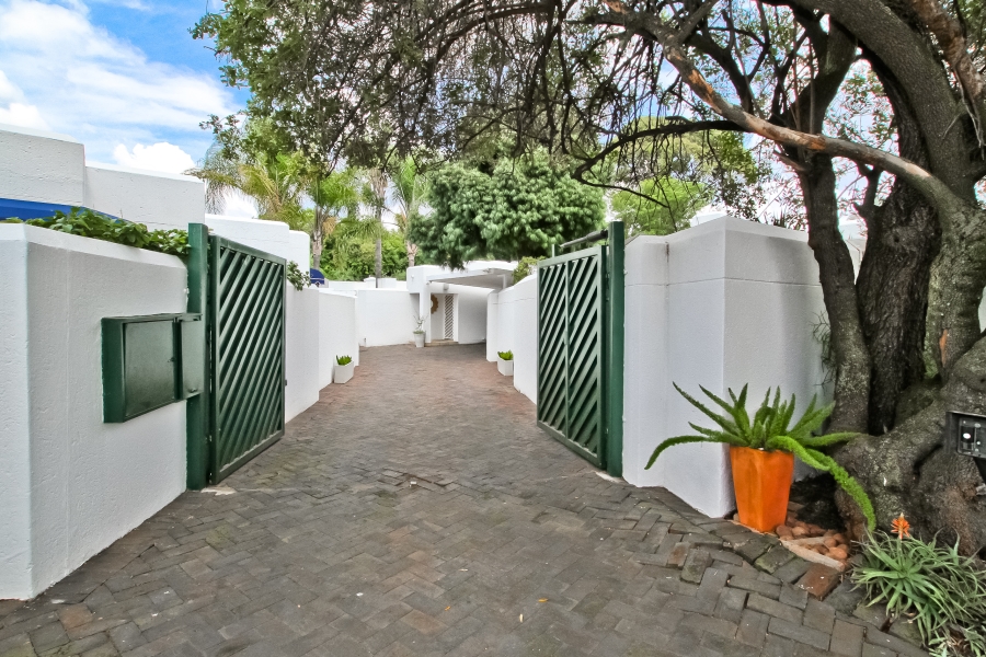 2 Bedroom Property for Sale in Khyber Rock Gauteng