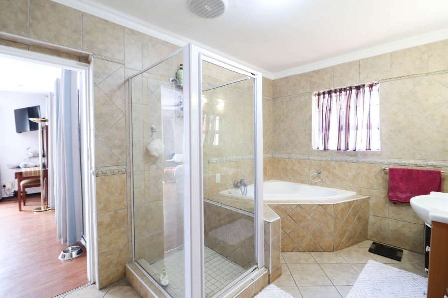 3 Bedroom Property for Sale in Woodmead Gauteng