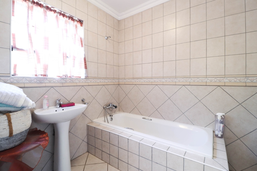 3 Bedroom Property for Sale in Woodmead Gauteng