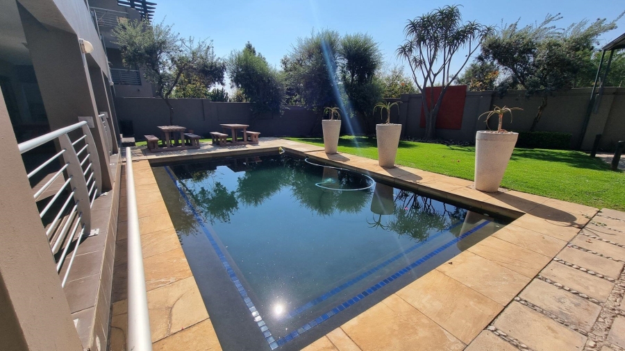 1 Bedroom Property for Sale in Sunninghill Gauteng