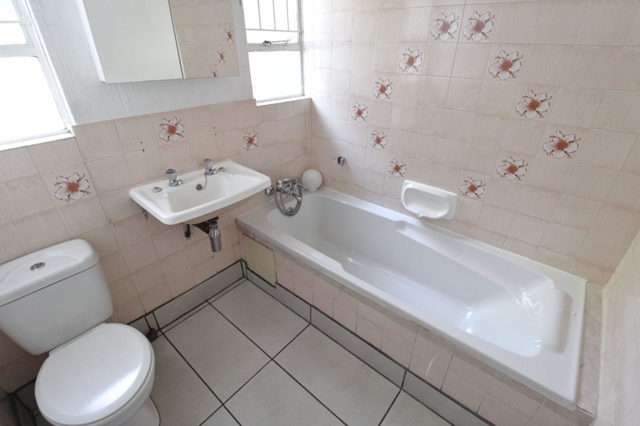 3 Bedroom Property for Sale in Die Hoewes Gauteng