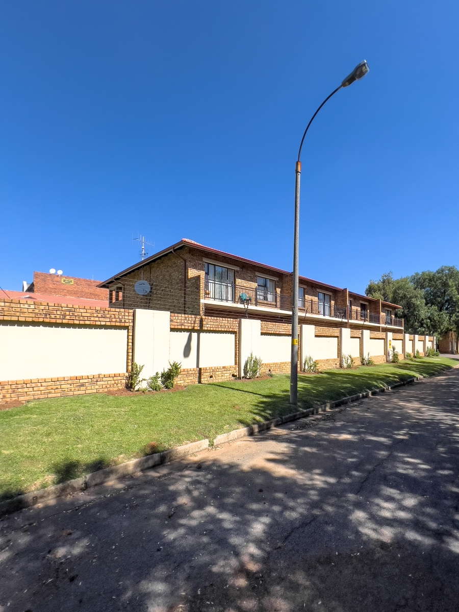 2 Bedroom Property for Sale in Nimrod Park Gauteng