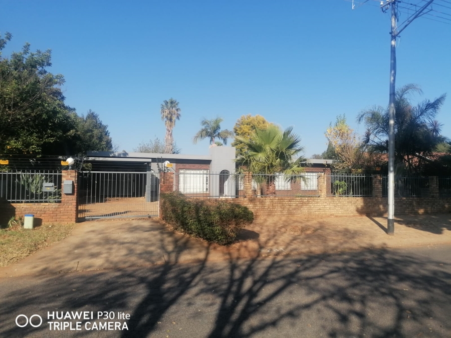 To Let 3 Bedroom Property for Rent in Meyerspark Gauteng