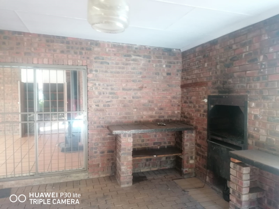 To Let 3 Bedroom Property for Rent in Meyerspark Gauteng