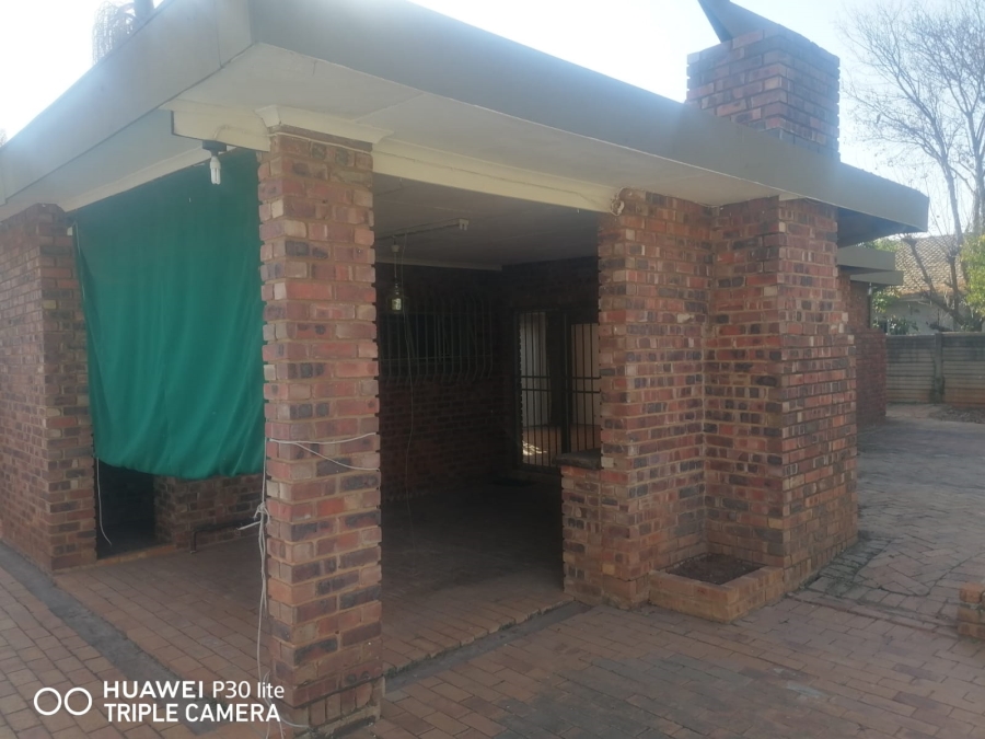 To Let 3 Bedroom Property for Rent in Meyerspark Gauteng