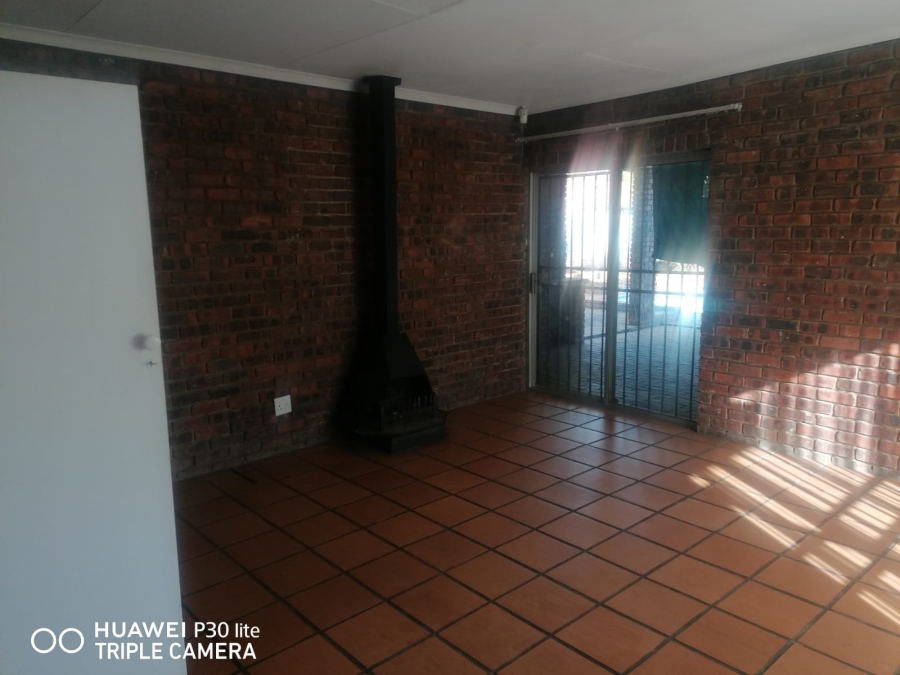 To Let 3 Bedroom Property for Rent in Meyerspark Gauteng