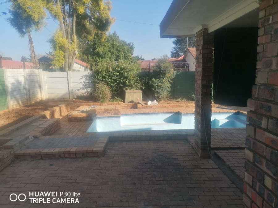 To Let 3 Bedroom Property for Rent in Meyerspark Gauteng