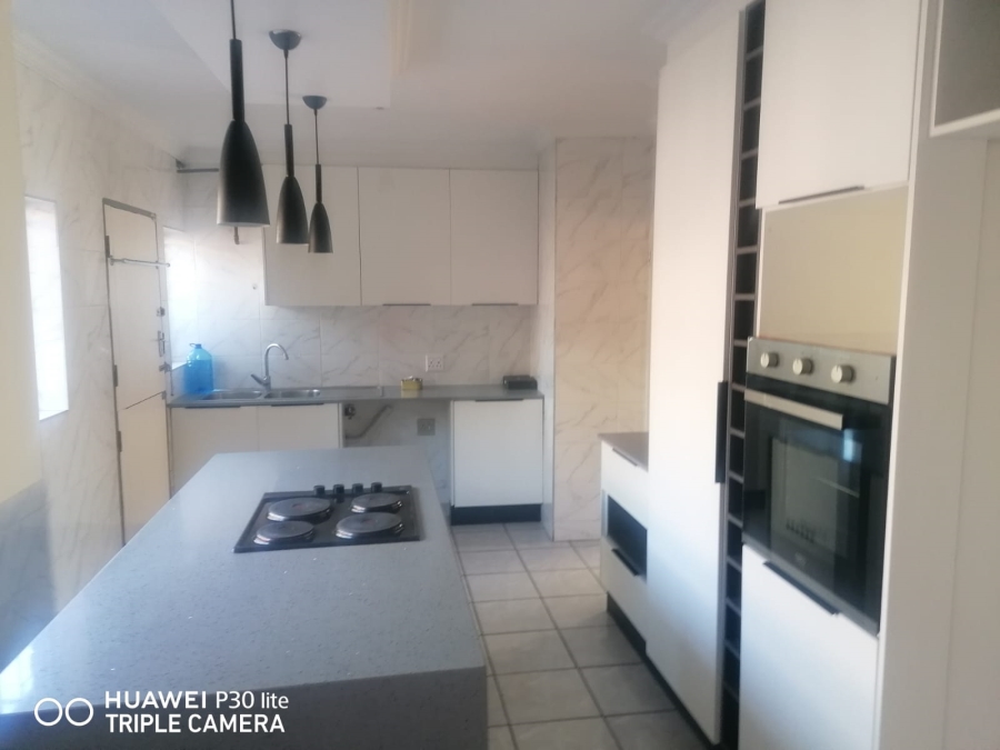 To Let 3 Bedroom Property for Rent in Meyerspark Gauteng